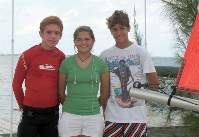 Team Dominican Republic: Eduardo Ariza Marrero, Paloma Esteban Pao and Erik Holmbom © Byte Class http://bytechamps.org/